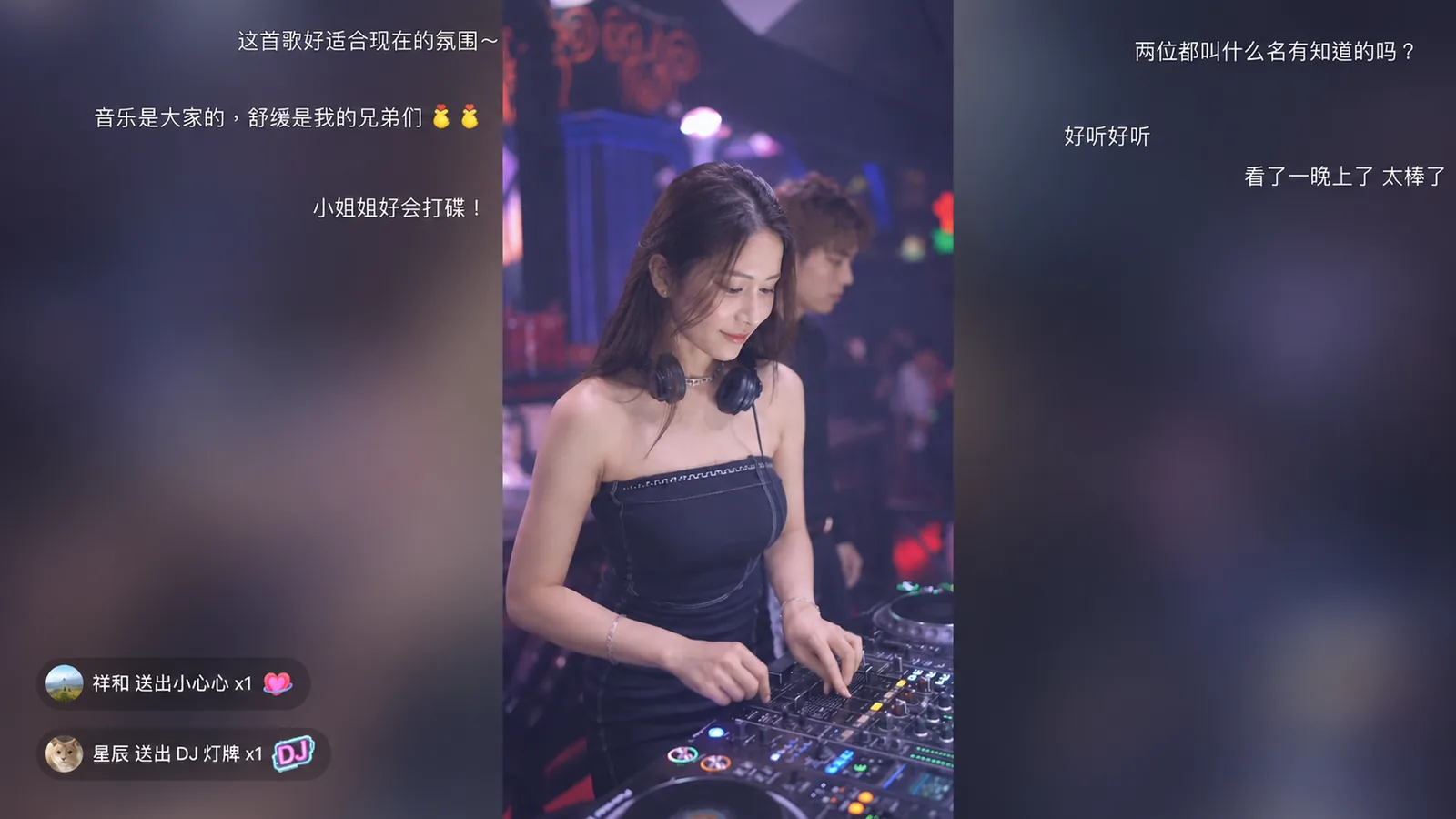 Blissy 在 Apple TV 顯示抖音直播間，直式畫面兩側是即時彈幕與表情